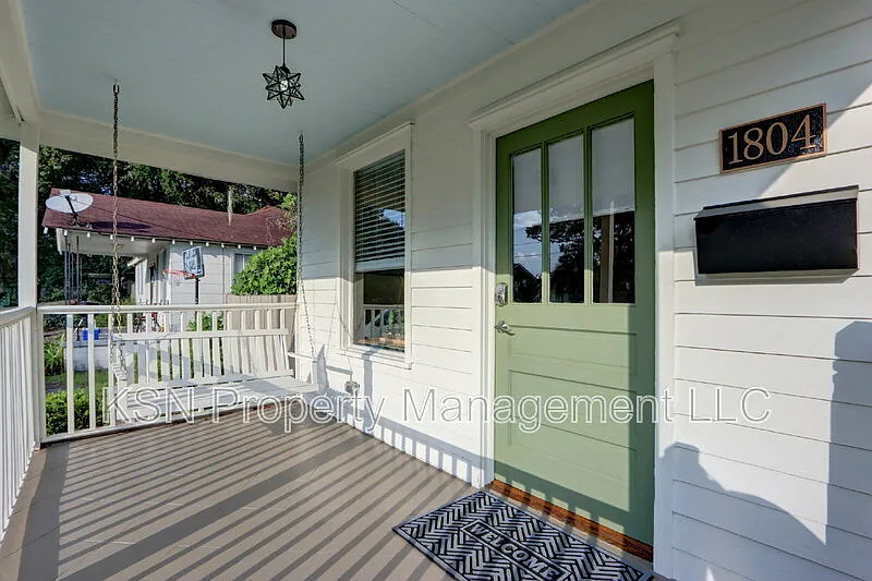 3 bed, 2.0 bath, 1528 sqft, $2,950 — Photo 3
