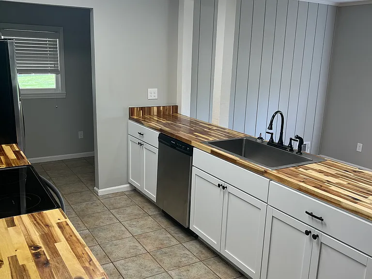 515 Paddock Ln — Photo 7