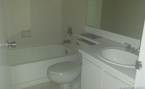 4th image of 770 Claughton Island Dr APT 909
