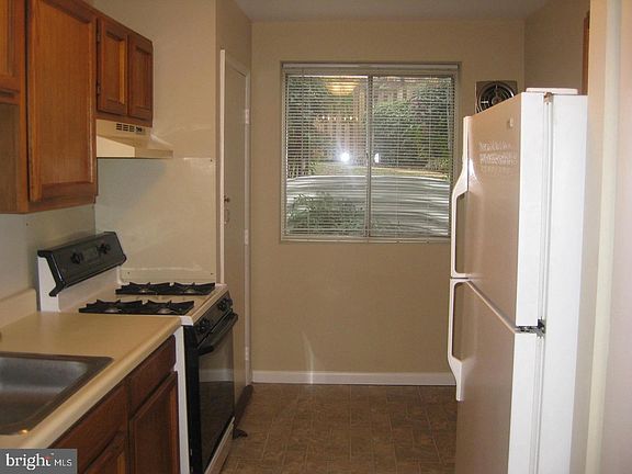 2nd image of 5618 Bloomfield Dr Suite 4