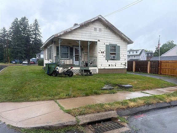 3rd image of 25 Hillside Ave