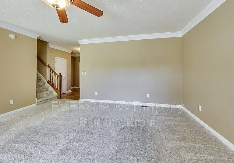 1047 Andrew Ct — Photo 9