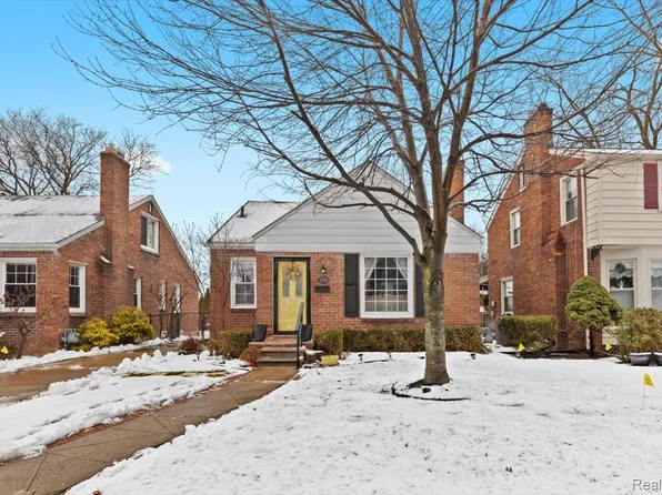 1818 Norwood Dr, Grosse Pointe Woods, MI 48236