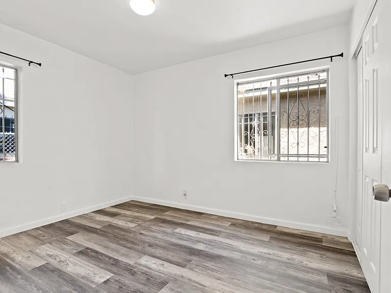 1131 W 91st St #1135 — Photo 3