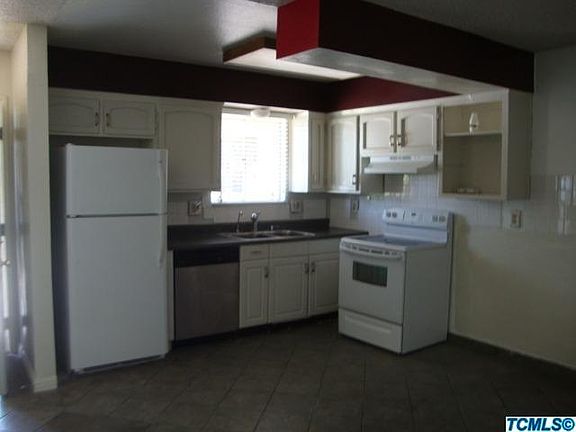 2nd image of 2852 N Julia Circle