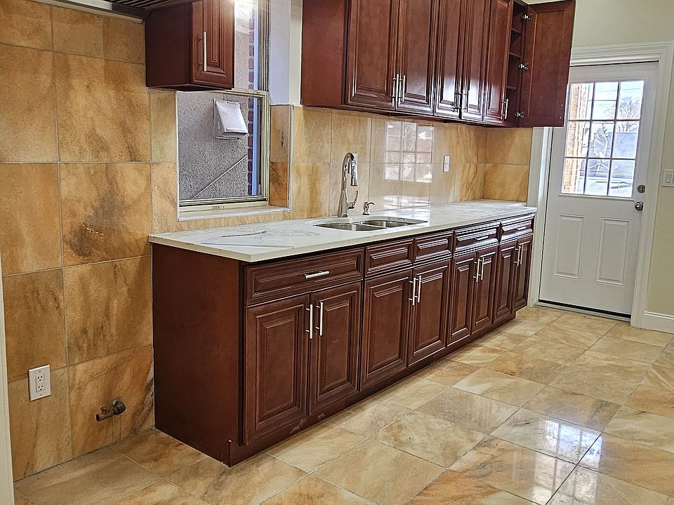 1st image of 100 Thurton Pl #2