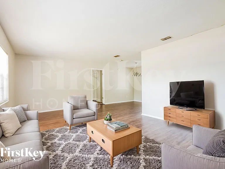 1701 Freeman Dr — Photo 3