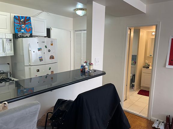 2nd image of 922 24th St NW #206