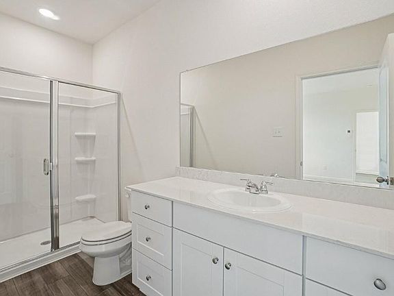 5th image of 738 Amesbury Rd