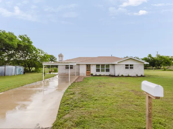 902 Fannin St, Nocona, TX 76255