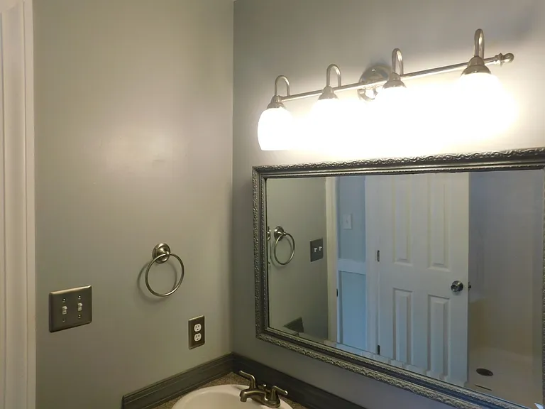 2905 Mandy Ln — Photo 16