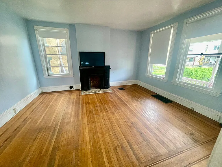 5498 Hays Street — Photo 4