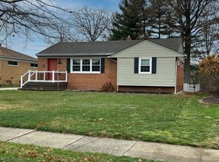 592 Bayfair Dr, Bay Village, OH
