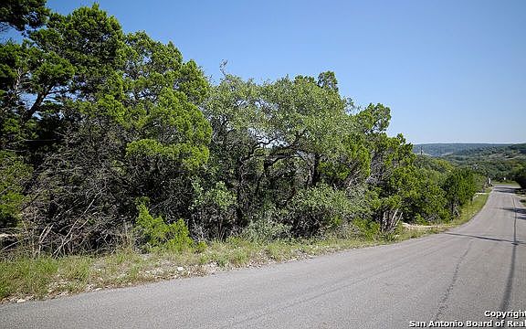 5th image of 1076 Trail Pass Dr