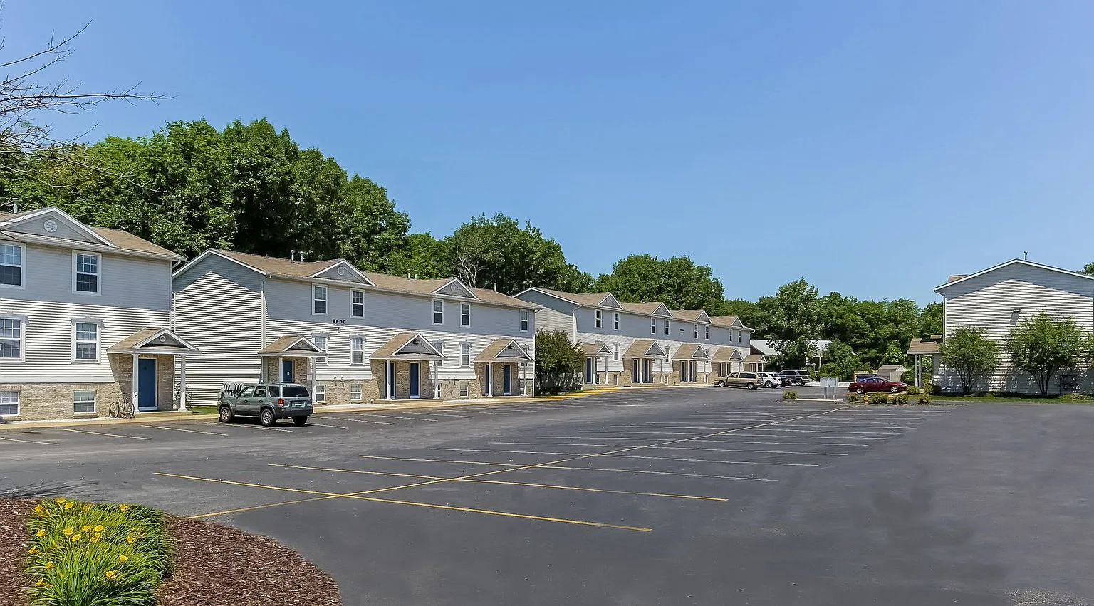 Hightree Townhomes — Photo 2