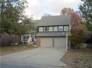 401 NE Noeleen Ln, Lees Summit, MO 64086