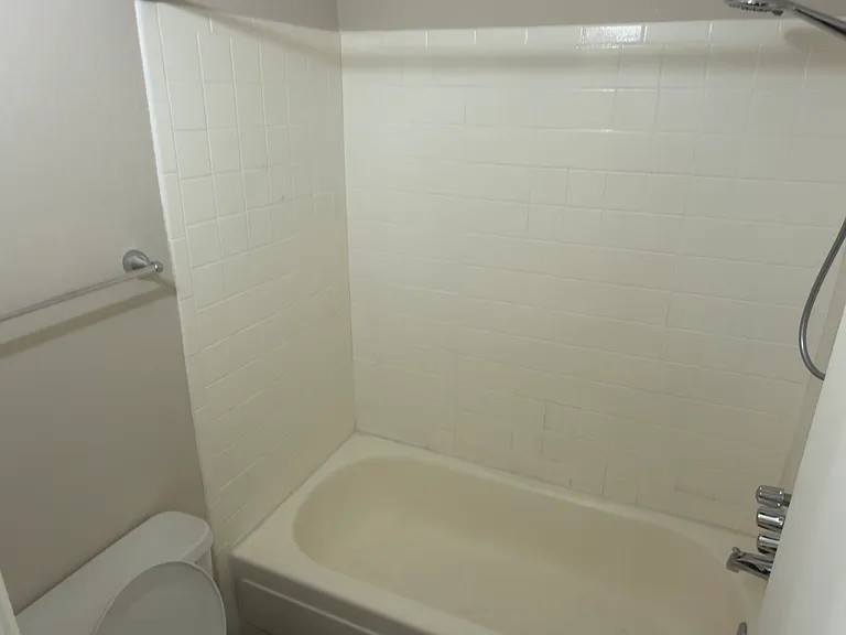 502 E Glenn St #14 — Photo 9