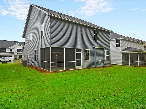 Delmar II Rear Exterior
