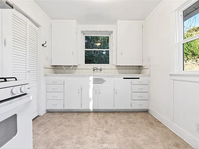 316 W Kenneth Rd — Photo 28