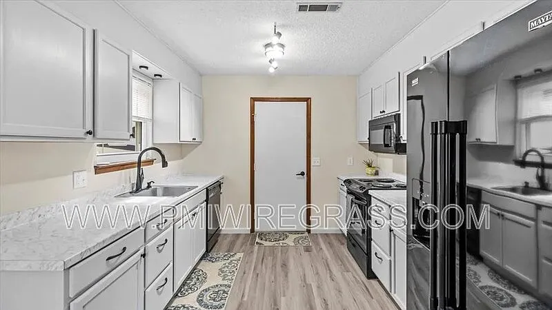 3 bed, 2.0 bath, 1095 sqft, $1,200 — Photo 3