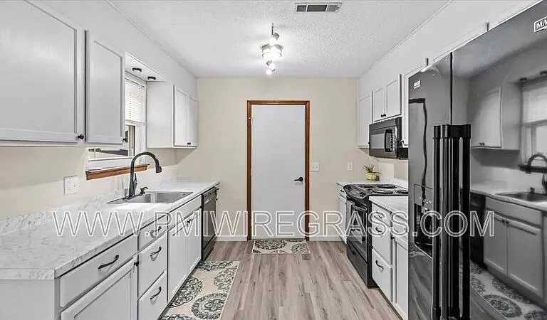 214 Brookside Ln — Photo 3