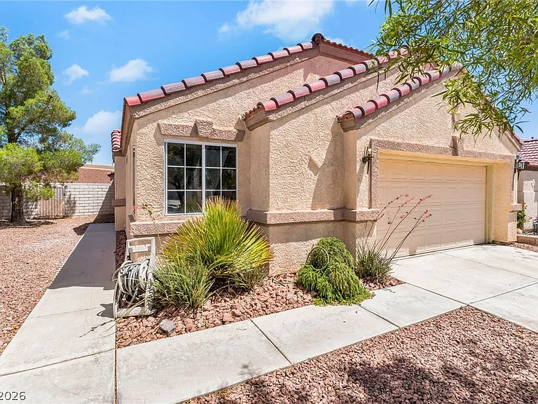 8924 Colorful Pines Ave — Photo 3