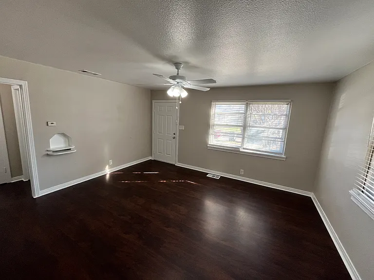 1319 Hansboro Ave — Photo 5