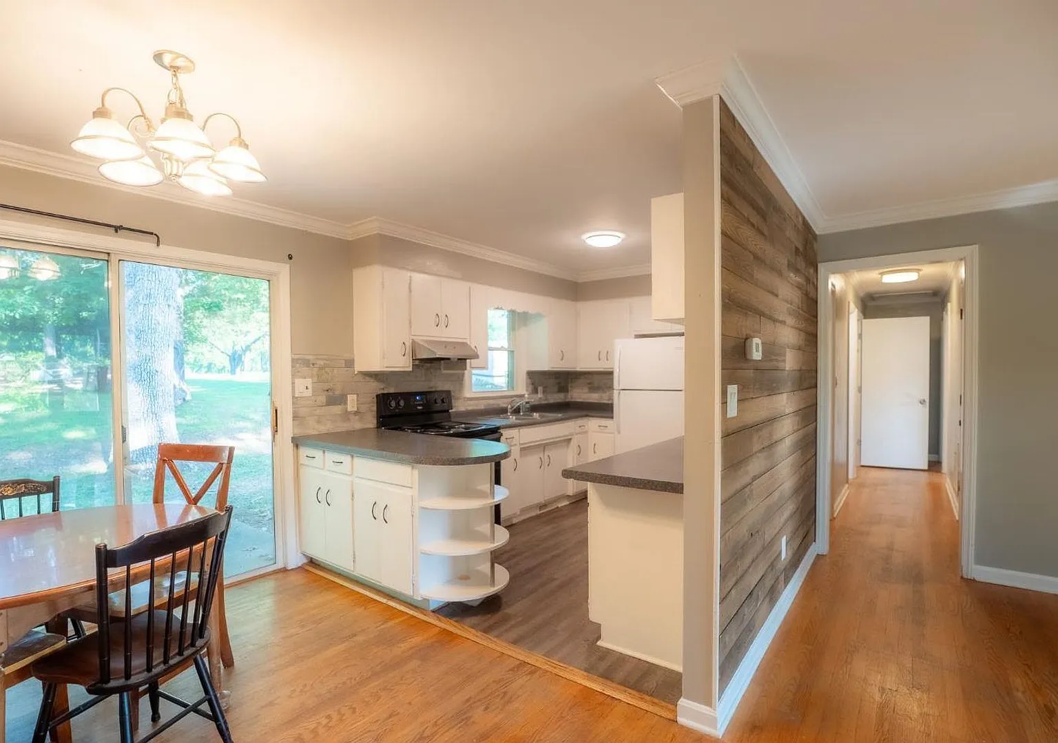 5 Bedroom Home in Lynchburg — Photo 4