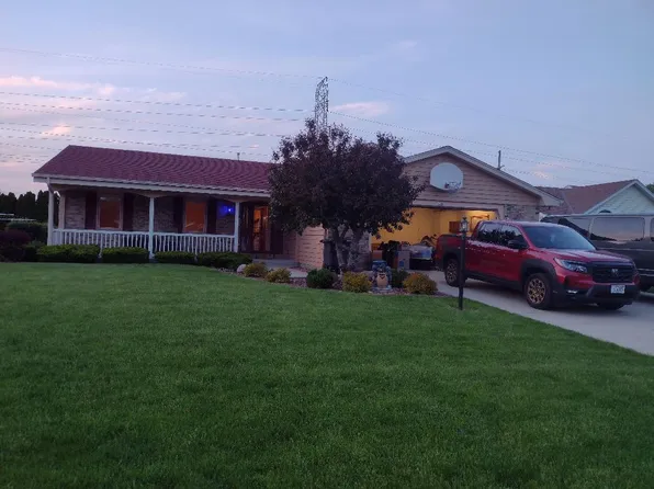 8208 West Plainfield AVENUE, Greenfield, WI 53220