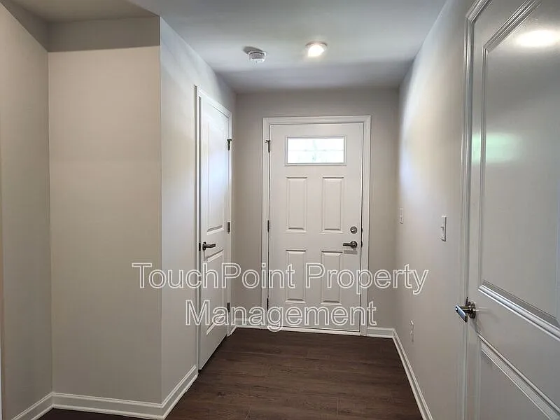 3 bed, 2.5 bath, 1576 sqft, $1,795 — Photo 2