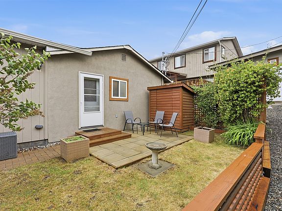 3rd image of 870 McQueen Dr #108