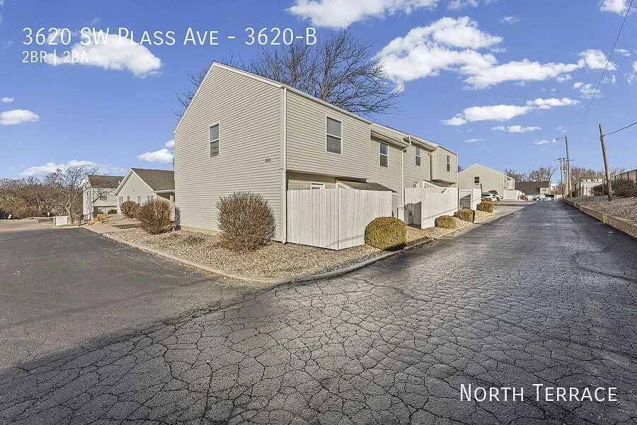 Capstone Townhomes — Photo 4