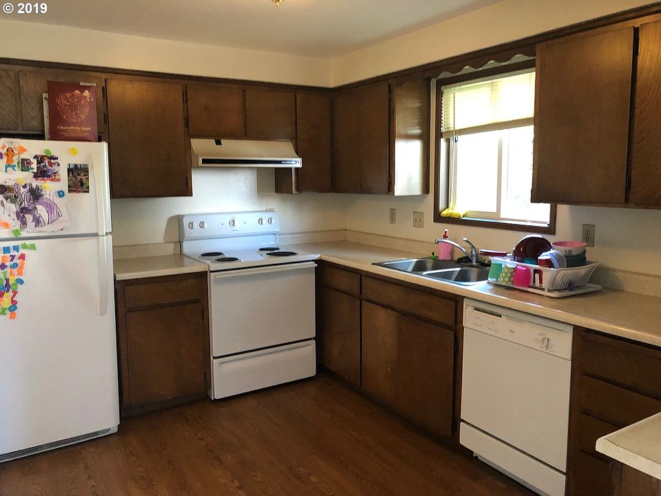 2nd image of 206 Cypress St