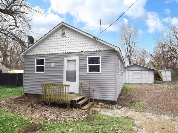 2390 E Boatfield Ave, Burton, MI 48529