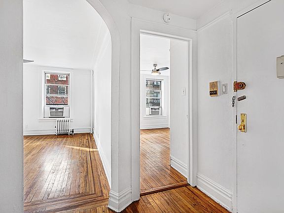 3rd image of 237 W 15th St APT 3B