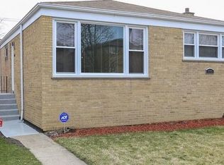 2905 W Howard St, Chicago, IL 60645