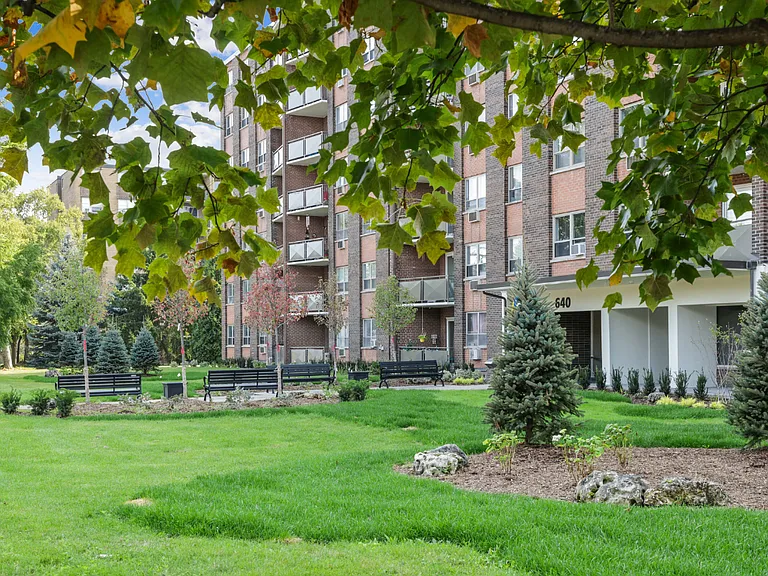640 Guelph Line — Photo 9