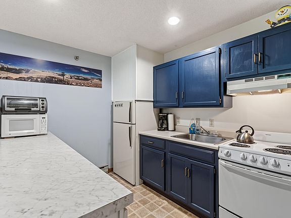 4th image of 8 Cascades Drive #B9