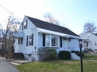5 Pine Hill Ave, Manchester, NH 03102