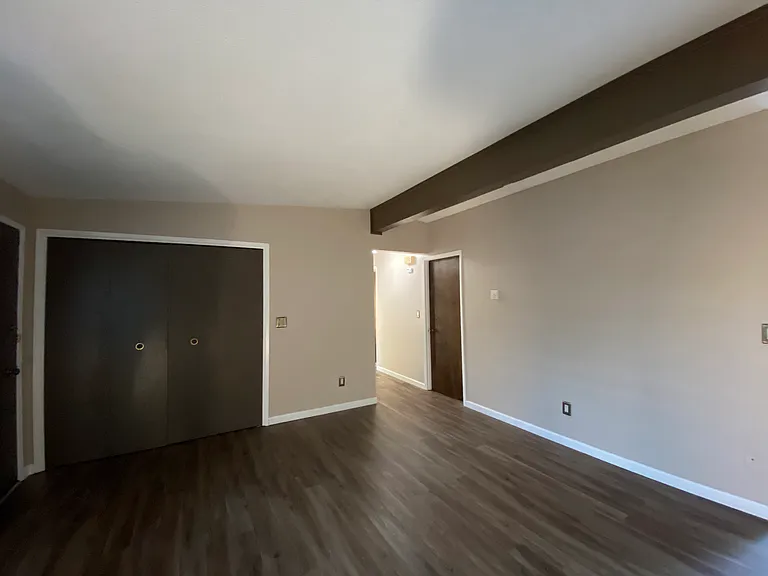 9455 SW Commercial St #9455 — Photo 2