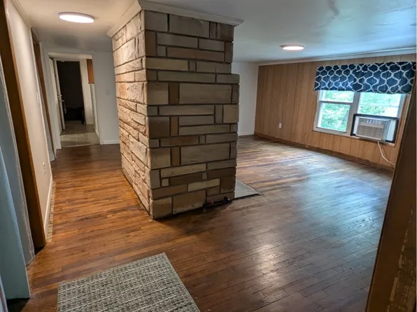 37 Biggs Ln APT 5, West Liberty, WV 26074
