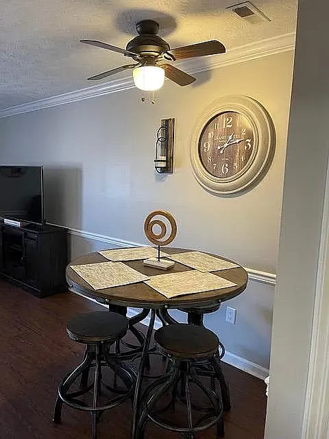 3 bed, 2.5 bath, 1544 sqft, $3,200 — Photo 3