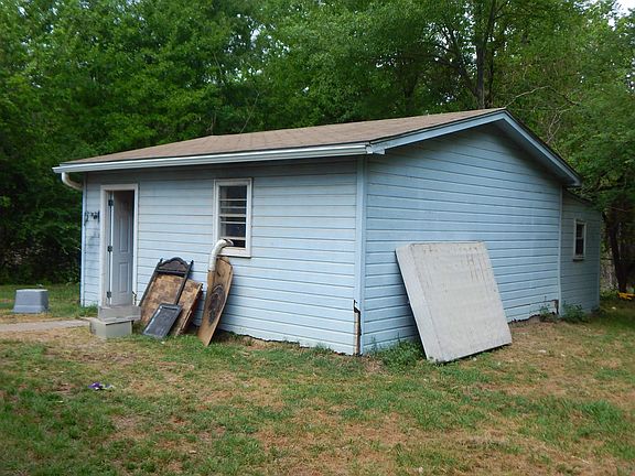 4th image of 212 Border St