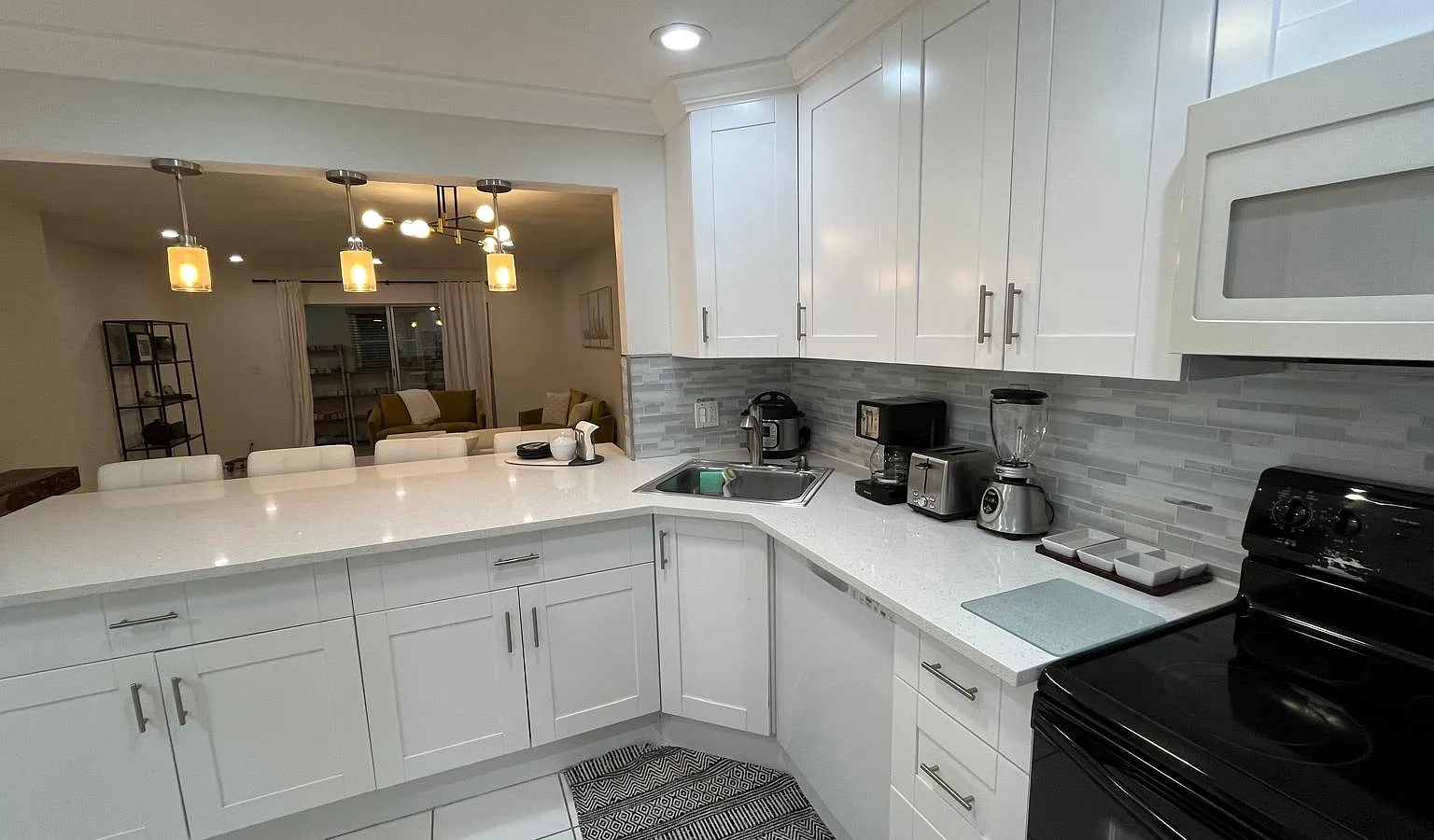 2 bed, 1050 sqft, $2,400 — Photo 3