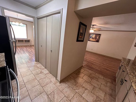 5th image of 1315 W Saint Mary Blvd