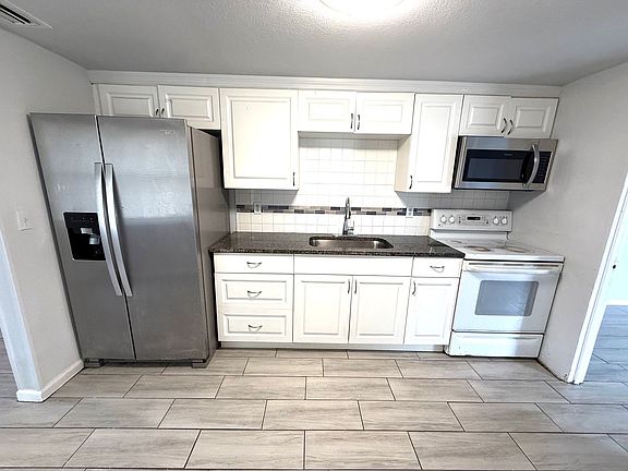 4th image of 1003 57th Ave E