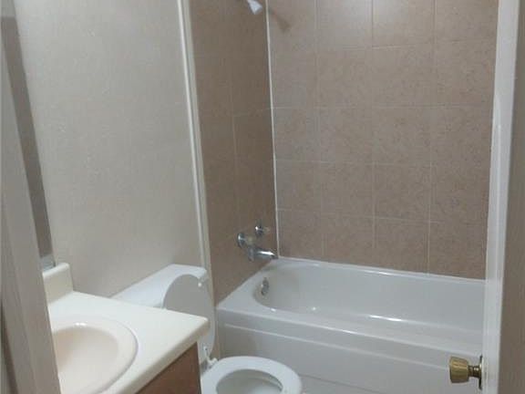5th image of 2501 Butterfield Dr