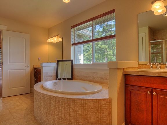 relaxing master bath