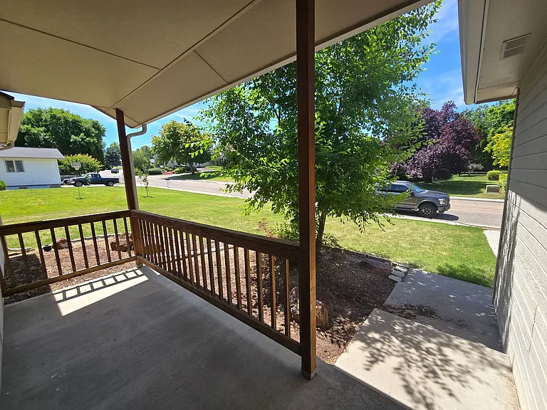 841 Beverly Hills Dr — Photo 2