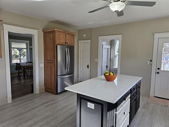 4th image of 302 Galena St